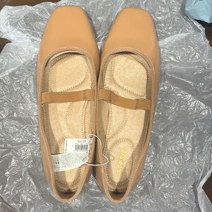 BRAND NEW W/ TAGS Old Navy Faux-Leather Mary Jane Ballet Flats, Size 9